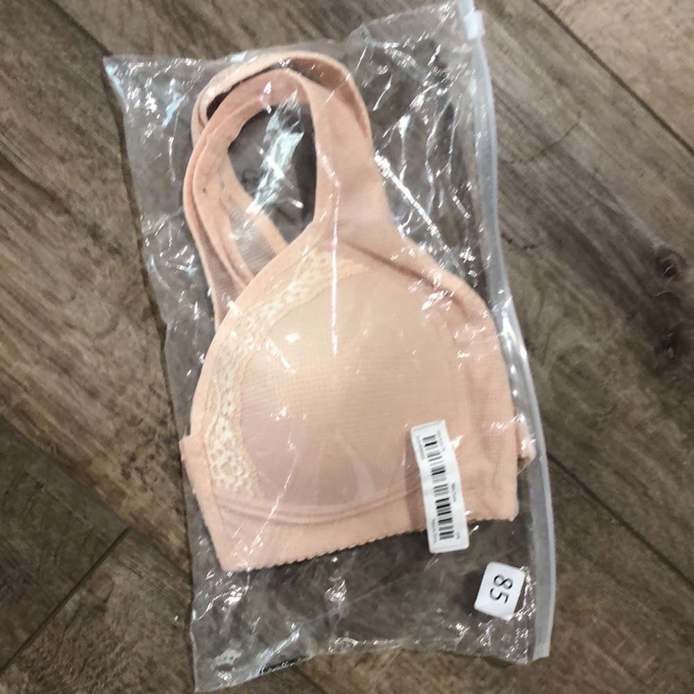 NWT - BRA with Front Close Formed Cup Adjustable Support
